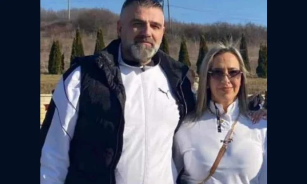 Domani c'è un paio di Decani che è morto ieri in un incidente.