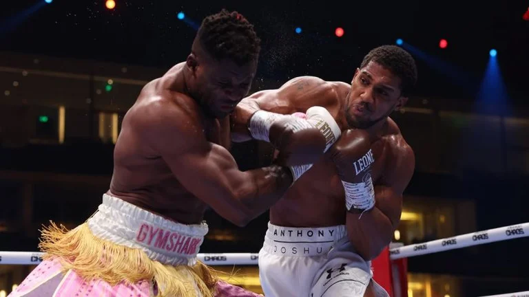 Il bussare Ngannou di Joshua sembra ancora più brutale nel fuoco lento (VIDEO)