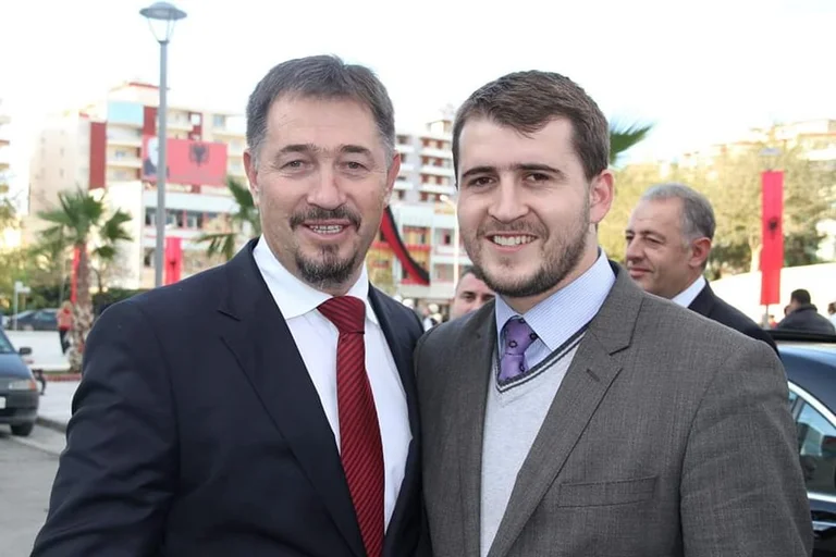 Exile Lushtaku parla dopo suo padre, Sami Lushtaku, è stato arrestato dalla polizia della Corte Speciale