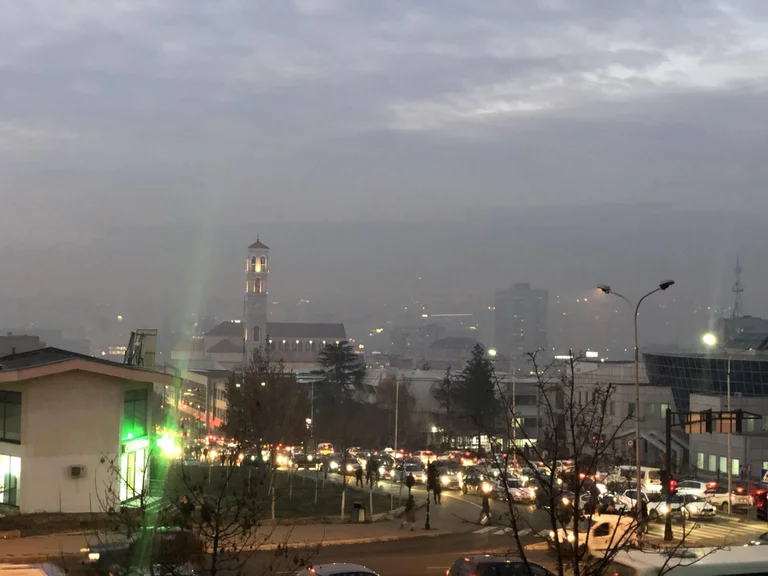 IKSHPK për ndotjen e ajrit: Kujdes për personat e ndjeshēm