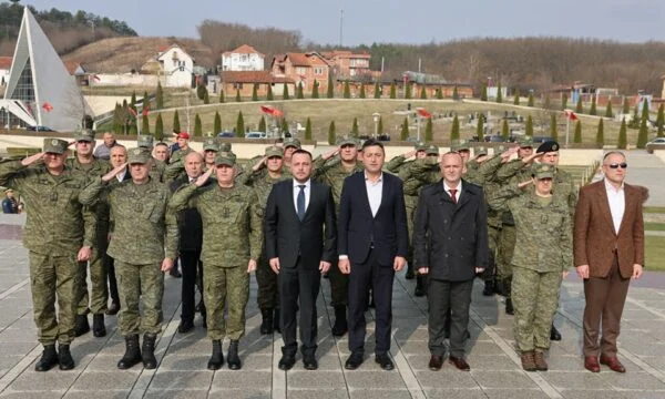 Macedone a Prekaz: 5 marzo, 6th, 7th Marks Il più grande cambiamento storico del Kosovo