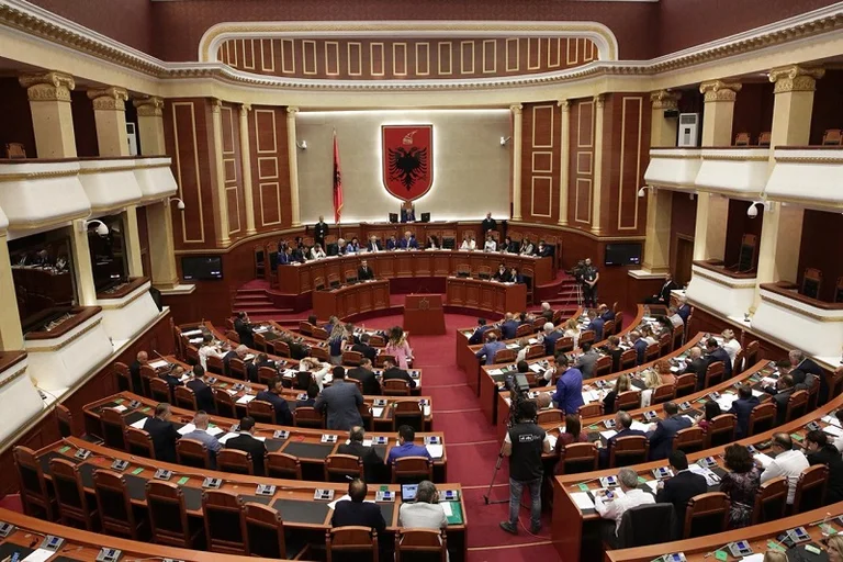 Tensions in the House, SP seeks disciplinary measure for 3 democrat deputies