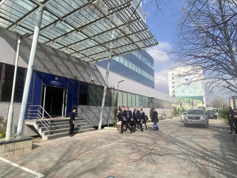 Meeting between Lajcak and Bislem begin