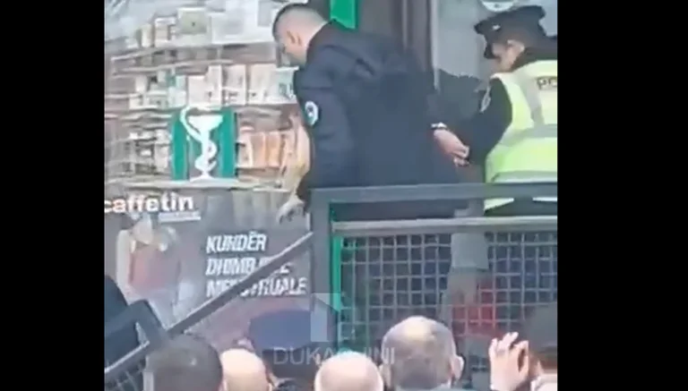 Pristina: Er brach in den Drogenladen ein, der Dieb schließt die Tür und wird von der Polizei verhaftet.