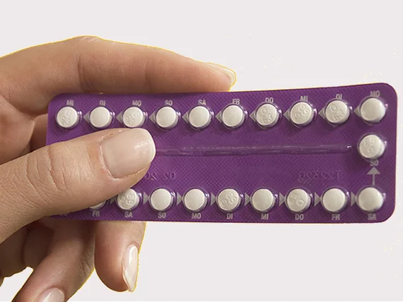 Ragazze e donne stanno usando la loro pillola anti-statsi con grande uso. Sono di 18-22 anni.
