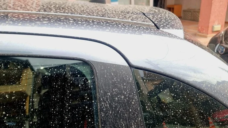 Priština Abdeckungen mit Schlammregen infolge Saharischer Staub