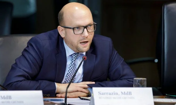 Sarrazin für Bisimi, der das Treffen in Brüssel für den Dinar abgelehnt hat: Das macht dich souveräner
