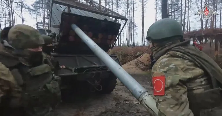 Il Cremlino risponde a Macro: Warns conflitto con la NATO se le truppe di coalizione combattono in Ucraina
