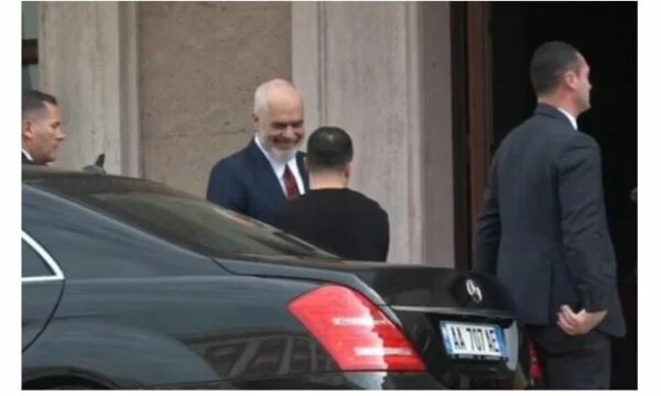 Début de la rencontre entre Rama et Zelensky