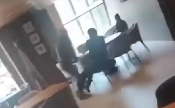 RTK: Radojic trifft brutal auf den illegalen Vorsitzenden von North Mitrovica (VIDEO)