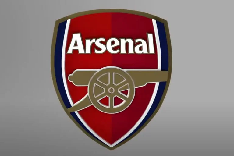 Der ehemalige Arsenal Streiker erstreckt sich auf das Krankenhaus