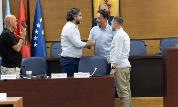 Heute für die Entlassung von Pristina Parlament Sprecher
