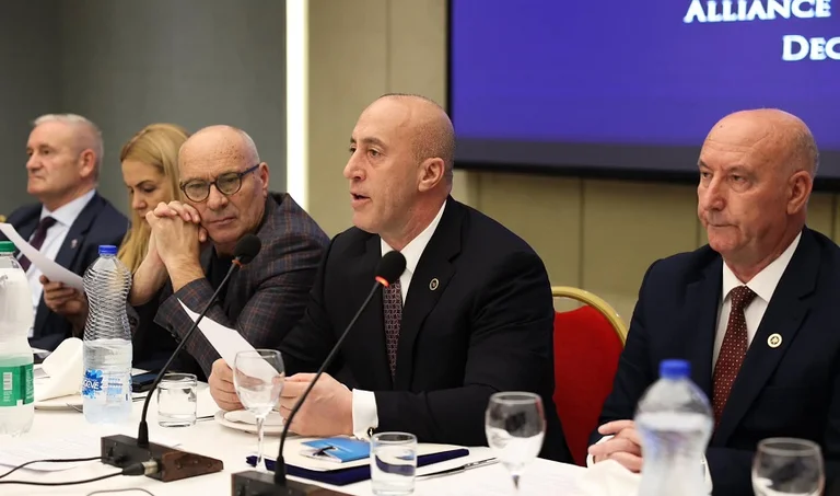 Haradinaj: Wir müssen die Anti-Staatsregierung von Albin Kurti beenden.