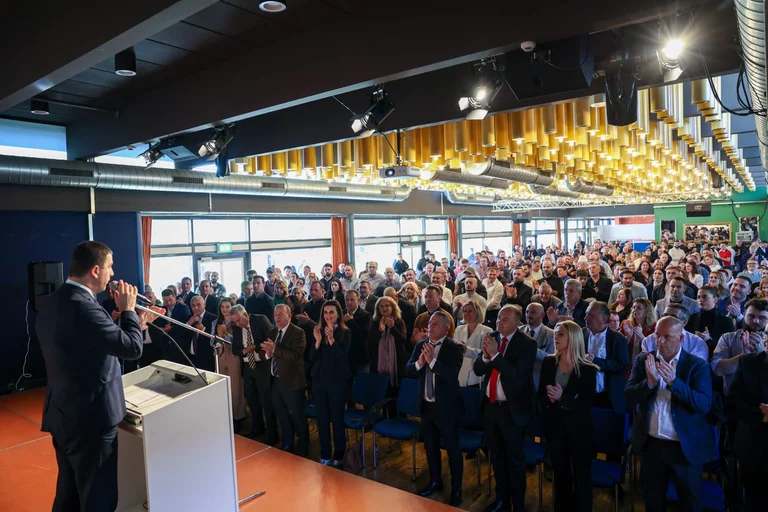 Memli Krasniqi in der Schweiz: Politiker, unverantwortliche Regierungen sind vorübergehend, Kosovo ist ewig