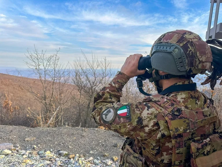 Due membri della KFOR hanno minacciato l'omicidio a Prizren