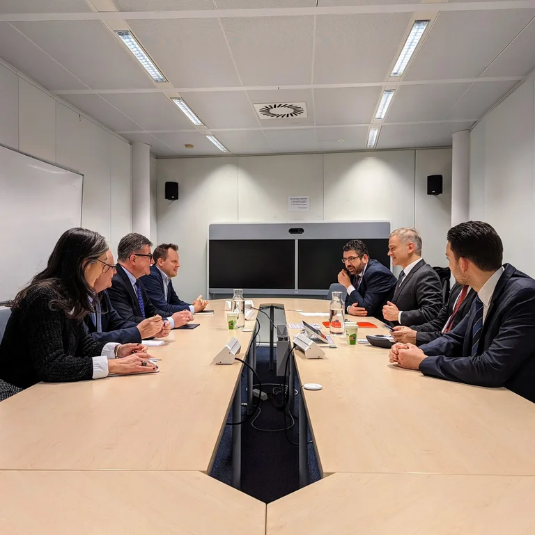 Lajcak si incontra con l'opposizione serba a Bruxelles: Parlano anche di dialogo