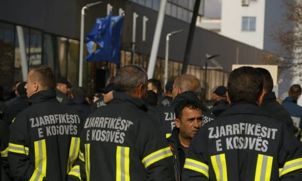Les pompiers avertissent les manifestations, cherchent à être payés pour le risque.