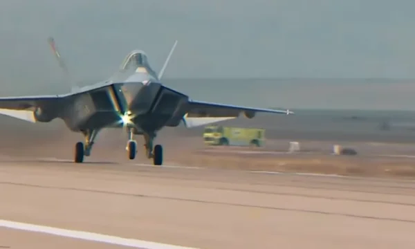 Il 4 marzo l'aeroporto sembra così. NATO a Kucove, Albania