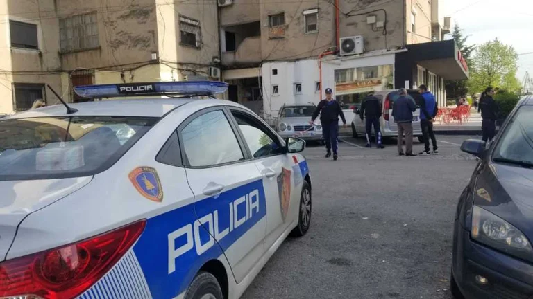 Schwere in Durres: Mädchen tötet Vater und graben ihn im Hinterhof