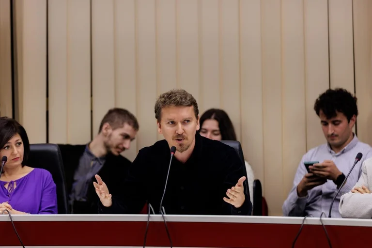 Als Schritt zur Umsetzung des Vereins sagt Ramadani, dass die Dinarfrage als Widerstand reduziert wird.