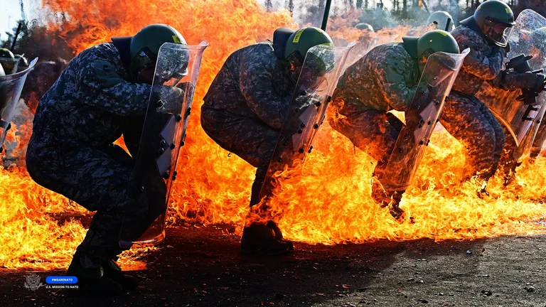 Amerikanische Soldaten Zug, bevor sie nach Kosovo kommen (FOTO)
