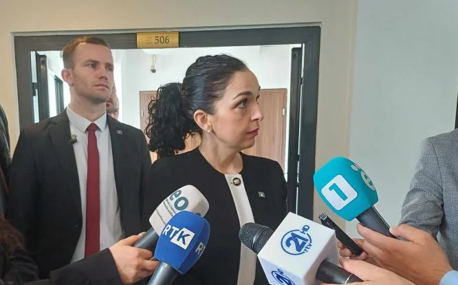 - Oui. Lorsque le départ des maires est confirmé dans le nord, j'ai fixé les élections dans les délais.