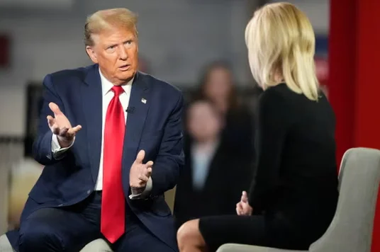 Trump se compare à Alexei Navajo