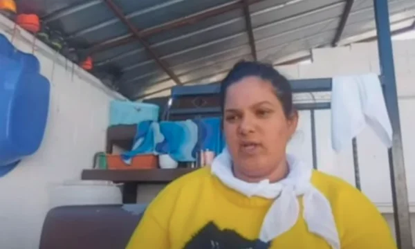 La madre di quattro anni: su Facebook l'abbiamo visto morire. Non siamo stati rilasciati dall'ospedale.