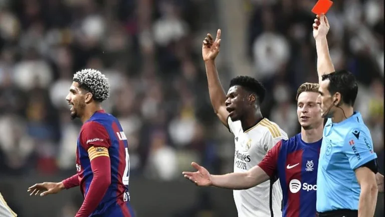 La Ligue sans pitié : à Barcelone, pour payer à nouveau le budget, le Real Madrid peut dépenser 500 millions de plus.