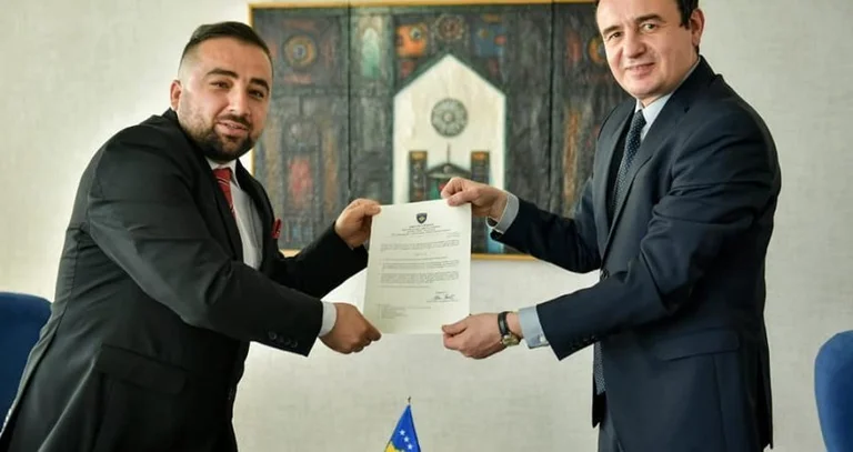 Le sous-ministre de Kurti impliqué dans la corruption démissionne
