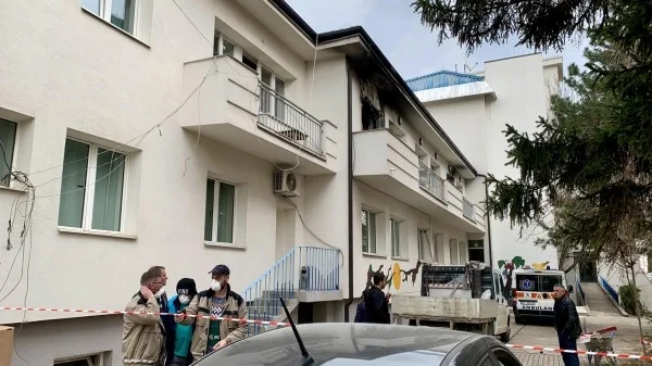 Feuer im Haus des Nicht-Afflicted, einer wird in QKUK behandelt, andere befinden sich im Hotel.