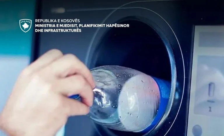 Retour des bouteilles et du verre en plastique peut être restauré