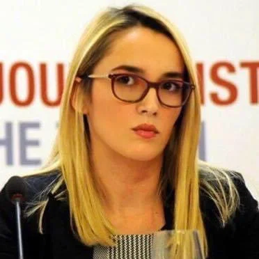 Arbana Jarra: Ich möchte auf die “Jehmem” Kurze Feezes, nie zu Shefqet Krasniqi's Garden