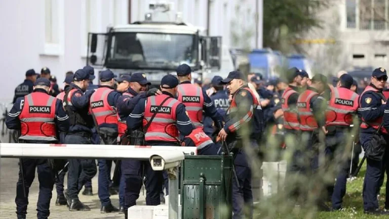 Domani protesta di opposizione in Albania: oltre 1.000 forze di polizia in allerta, strade da bloccare