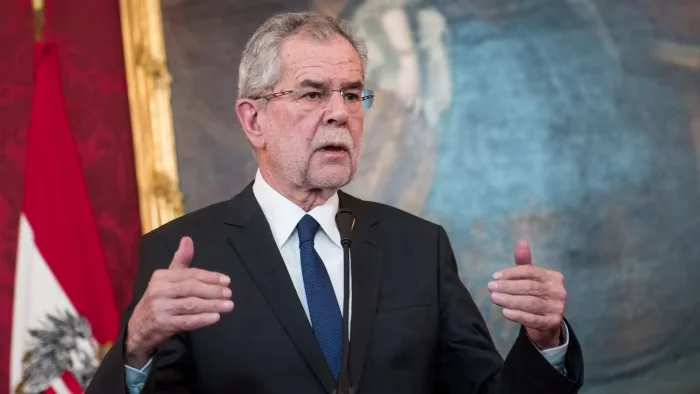 Le Président autrichien (parle en anglais) : J ' espère qu ' une solution durable sera trouvée entre le Kosovo et la Serbie