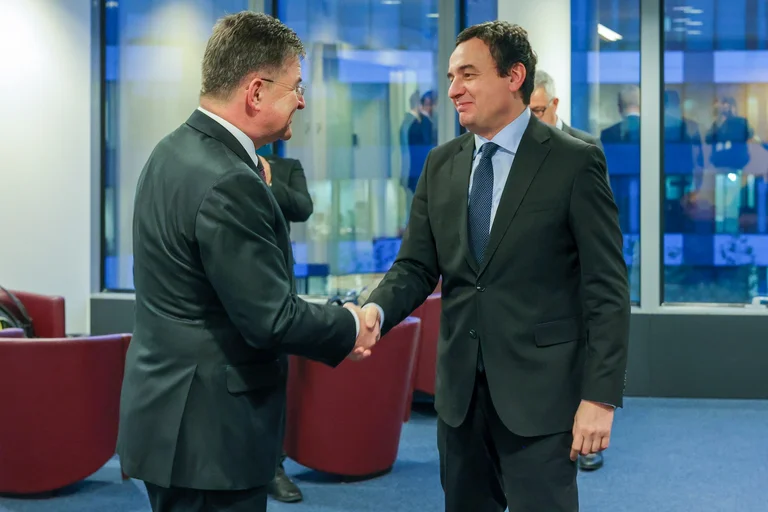 Kurt aspetta Lajcak in un incontro a partire dal 1500