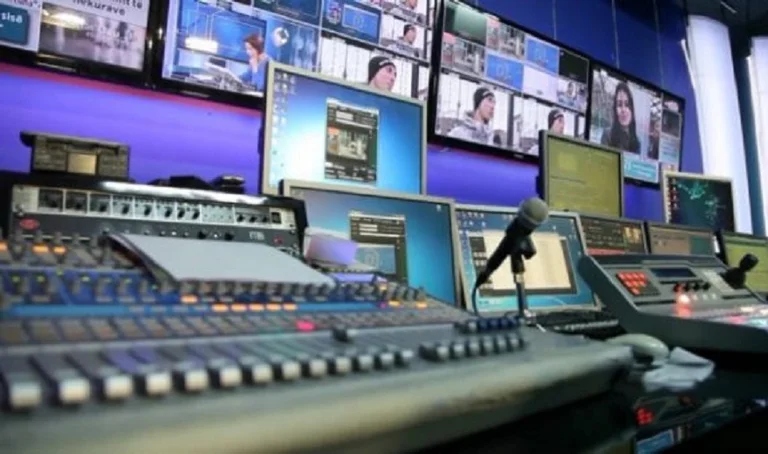 Les intellectuels albanais pétitionnés pour les médias: Supprimer les charlatans des écrans