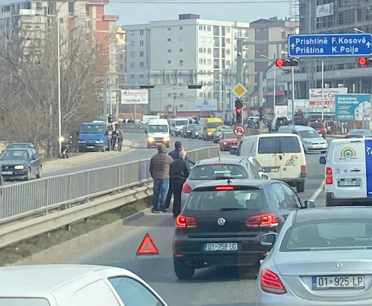 Bresion Unfall, “Punkte zu” zwei Autos und erstellen lange Spalten