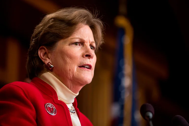 Reagon senatorja amerikane, Shaheen: S’mund të lejojmë më jetë të pafajshme të paguajnë çmimin e paralizës politike