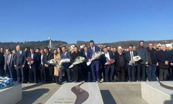 Krasniqi di Prekazi si congratula con gli ex leader KLA tenuti a L'Aia per 16 anni di indipendenza