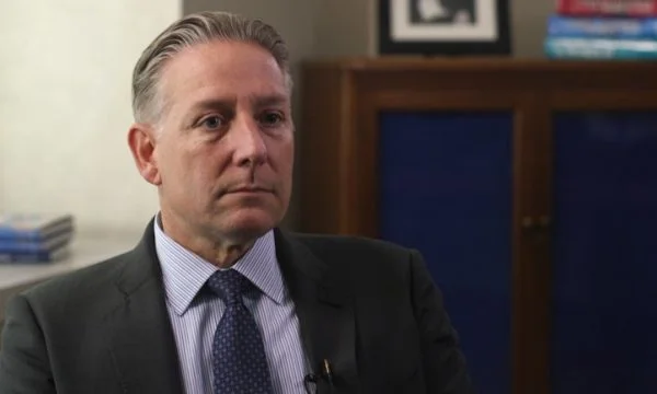 McGongal condamné à 28 mois de prison pour avoir reçu 225 5 000 dollars et avoir caché des contacts avec des responsables albanais