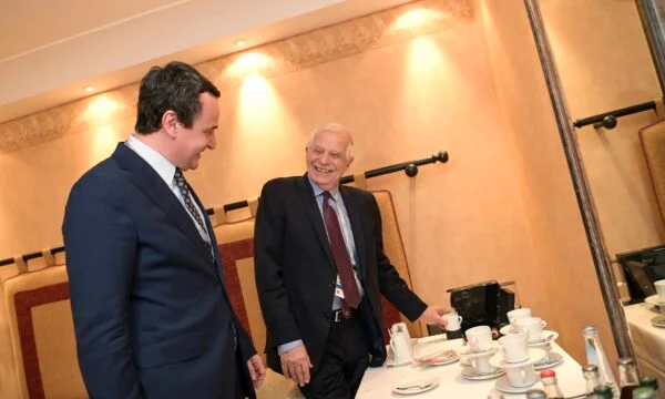 Kurti rencontre Borell, demande à nouveau la signature des accords de Bruxelles et d'Ohrid