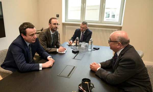 Kurti rencontre Peach à Munich, grâce au Royaume-Uni pour son rôle dans la défense