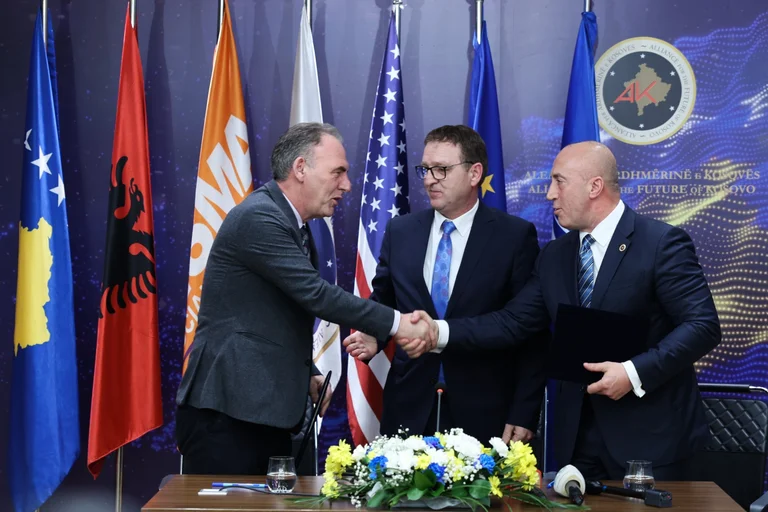 Koalicionit AAK- Nisma i bashkohet edhe Forumi Intelektual E-2030