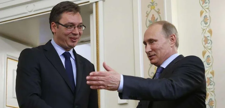 Vuçiqi e prezanton një sistem antidron që Serbia e bleu nga Rusia