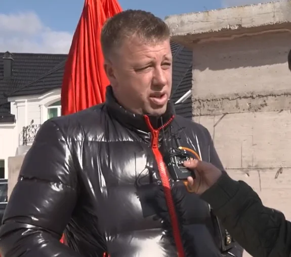 “Nëse ik Albini shpinë e shes, shtatoren me vete n’dhomë gjumi” – Mërgimtari nga Podujeva tregon pse e përgatiti shtatoren për kryeministrin
