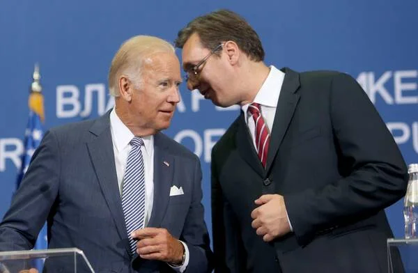 Biden i shkruan letër Vuçiqit: ShBA’të mbështesin fuqimisht rrugën e Serbisë drejt anëtarësimit në BE, bëri progres në dialogun me Kosovën