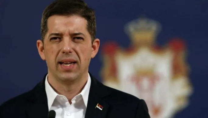 Deklarata alarmante e Marko Gjuriq, thotë se Serbia është një hap afër izolimit ndërkombëtar të Kosovës
