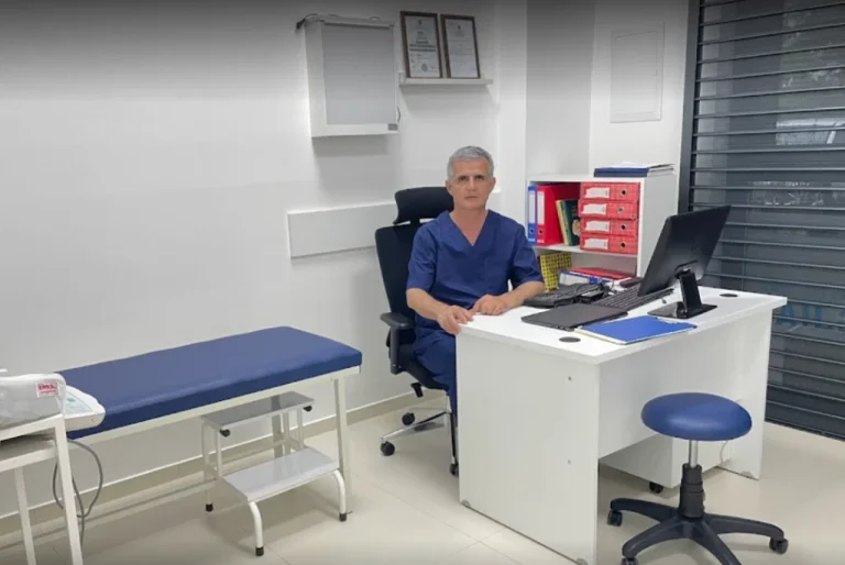 Humb jetën kirurgu i QKUK-së, dyshohet se e zuri rryma në banesën e tij