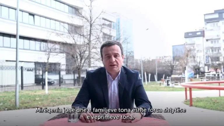 Kurti flet serbisht për dinarin: Paratë s’mund të kalojnë kufirin me thasë, tërhiqen përmes llogarive në euro